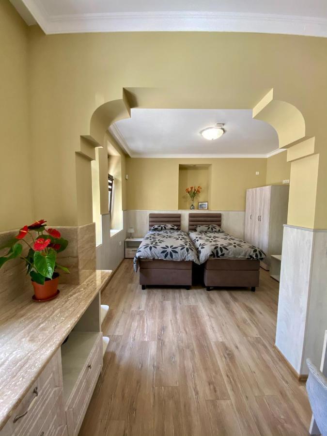 Къща За Гости Кребс Guesthousekrebs Schumen Exterior foto